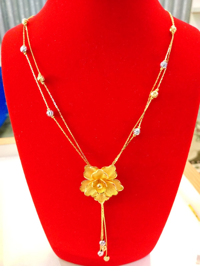 Rose Necklace